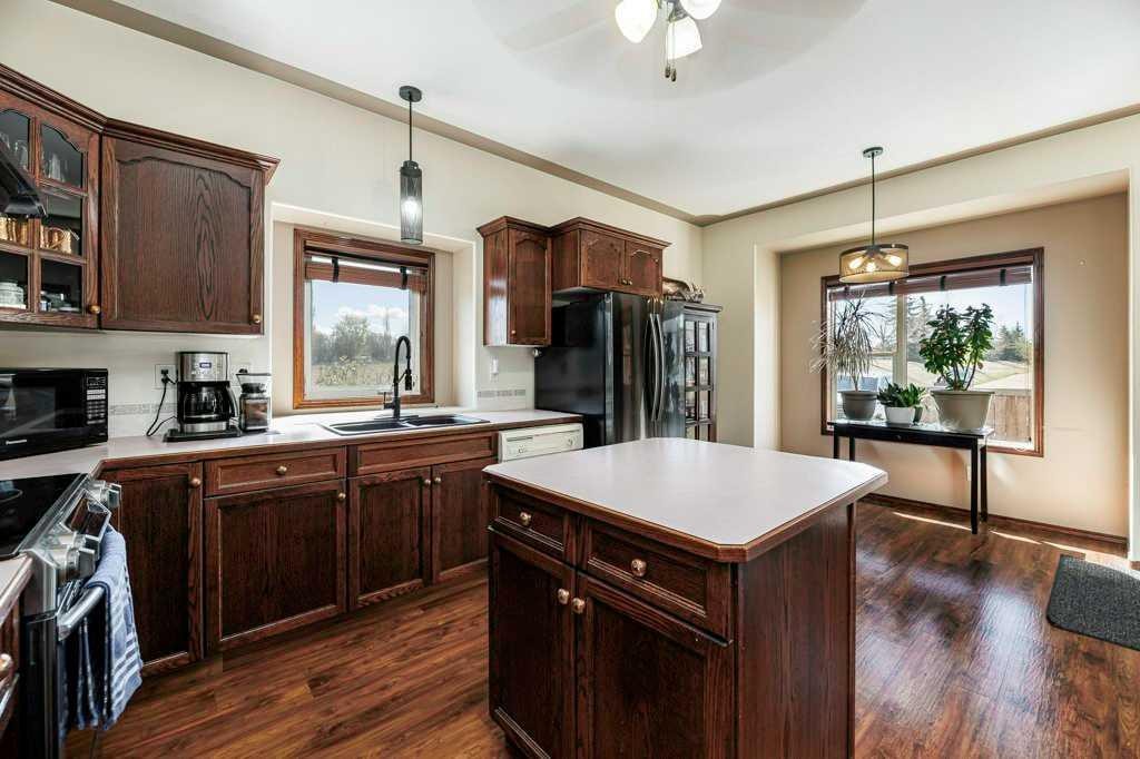 299 Cornett Drive, Red Deer, AB - Indoor Photo Showing Kitchen
