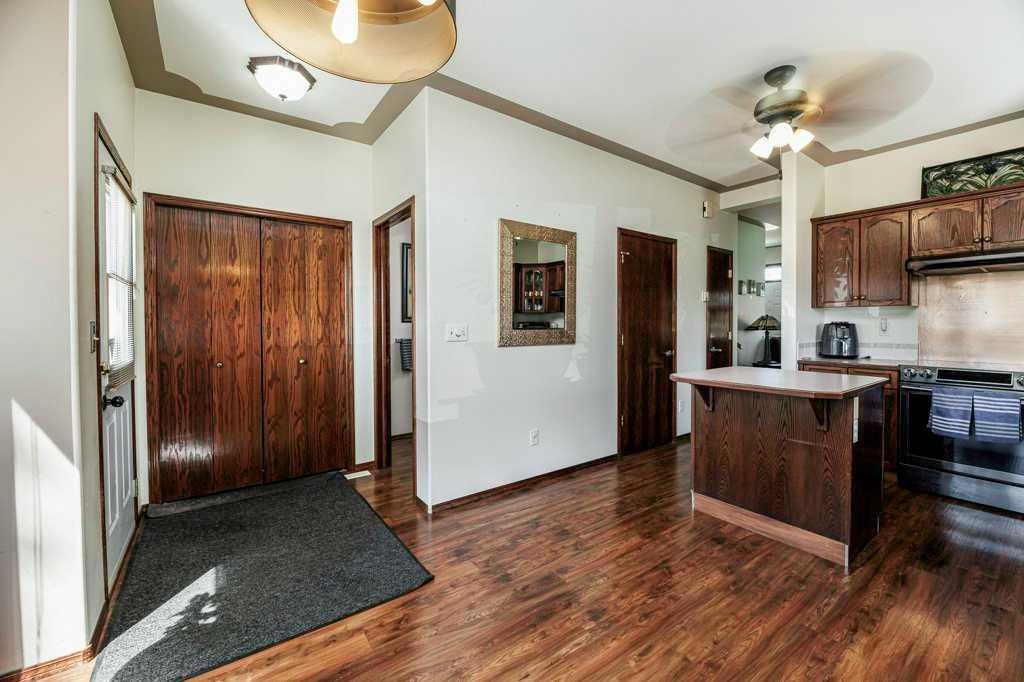299 Cornett Drive, Red Deer, AB - Indoor Photo Showing Kitchen