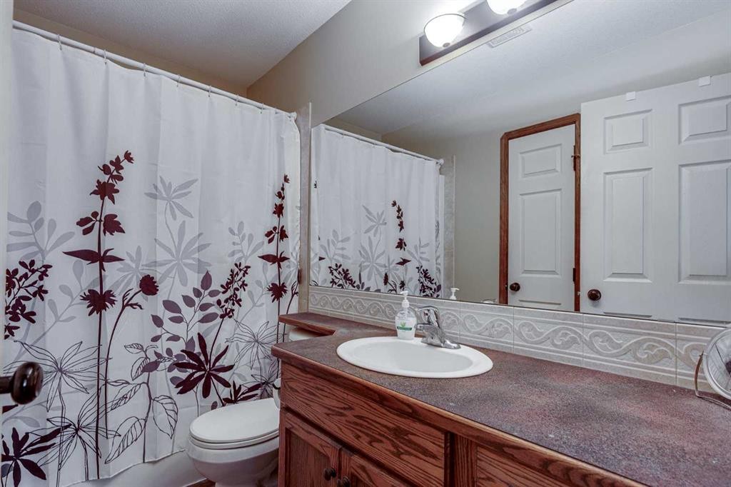 43 Inkster Close, Red Deer, AB - Indoor Photo Showing Bathroom