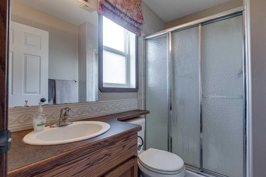 43 Inkster Close, Red Deer, AB - Indoor Photo Showing Bathroom