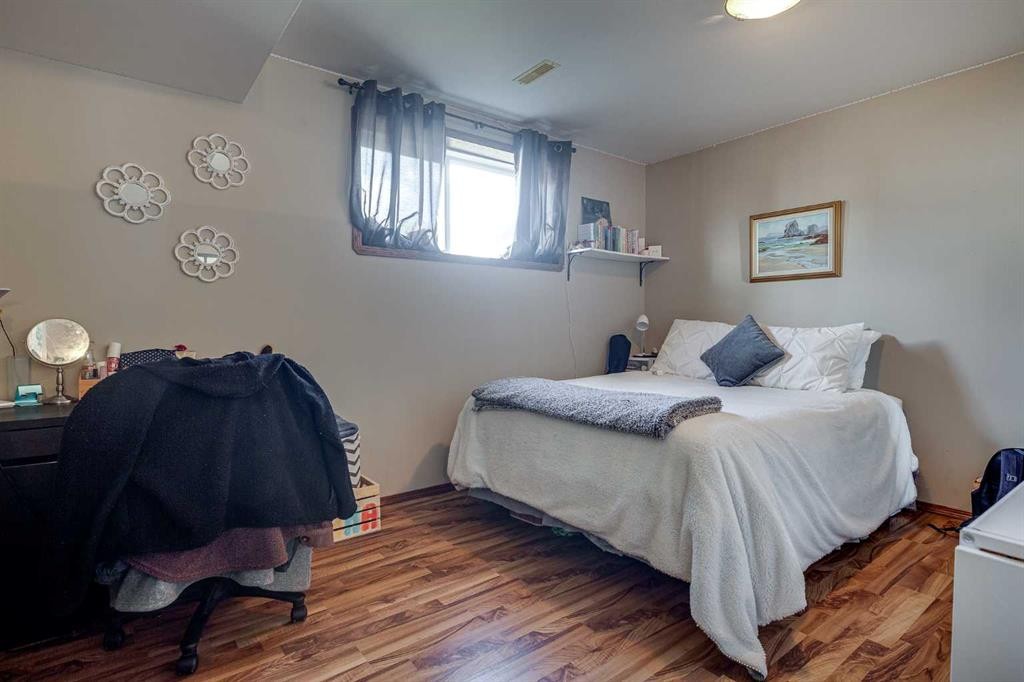 43 Inkster Close, Red Deer, AB - Indoor Photo Showing Bedroom