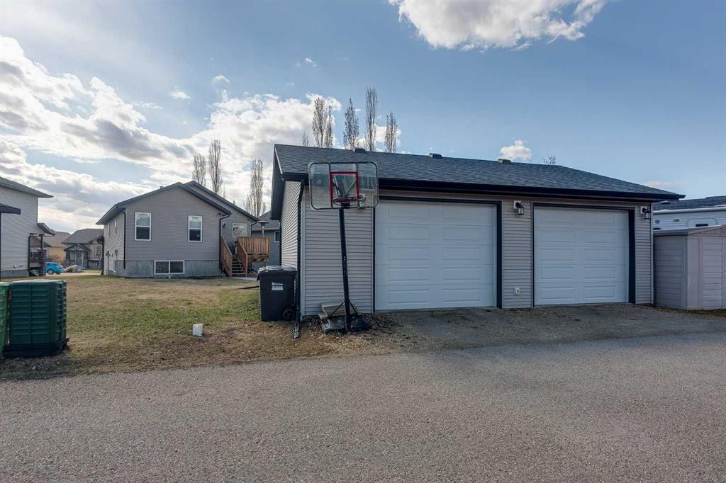 43 Inkster Close, Red Deer, AB - Outdoor