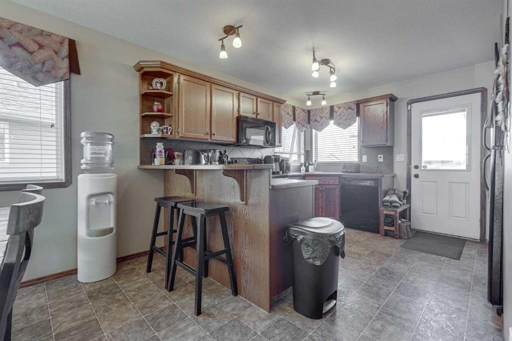 43 Inkster Close, Red Deer, AB - Indoor Photo Showing Kitchen