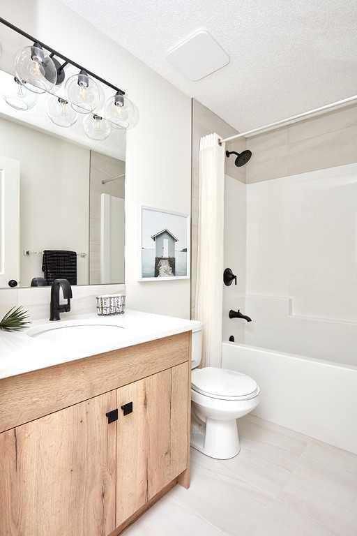 76 Emberside Grove, Cochrane, AB - Indoor Photo Showing Bathroom