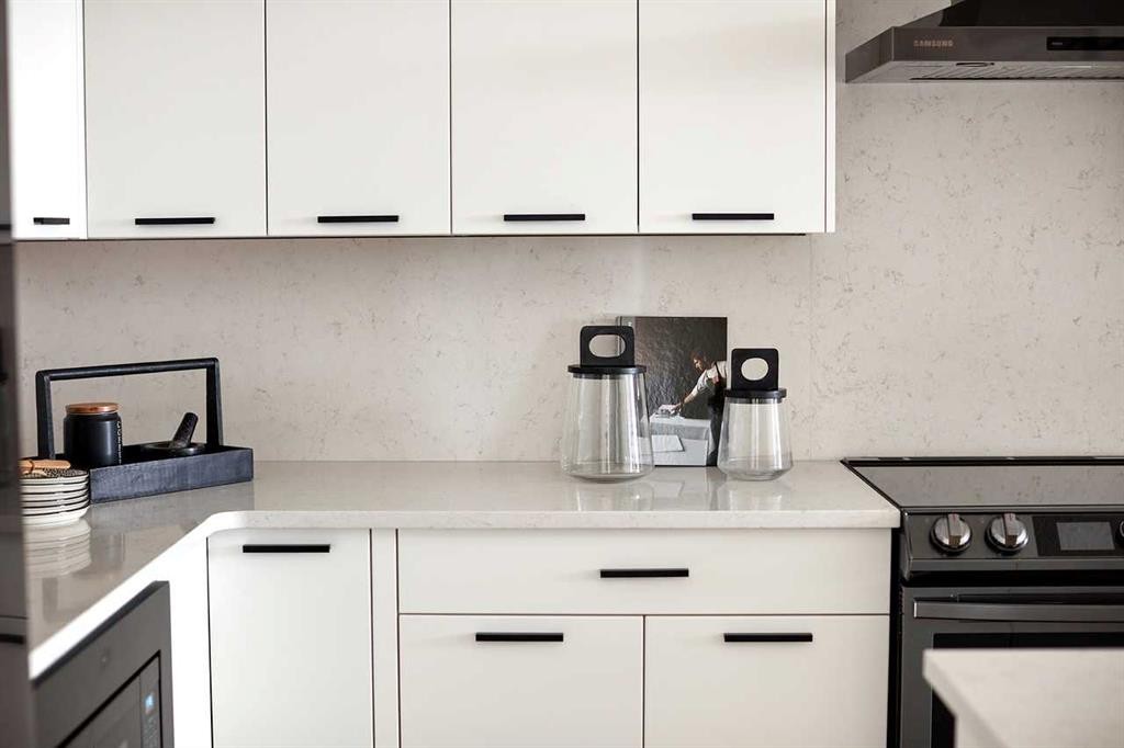 76 Emberside Grove, Cochrane, AB - Indoor Photo Showing Kitchen