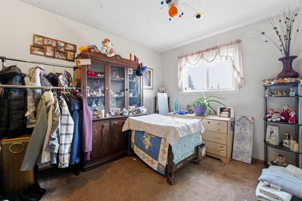 39 Greene Close, Red Deer, AB - Indoor Photo Showing Bedroom