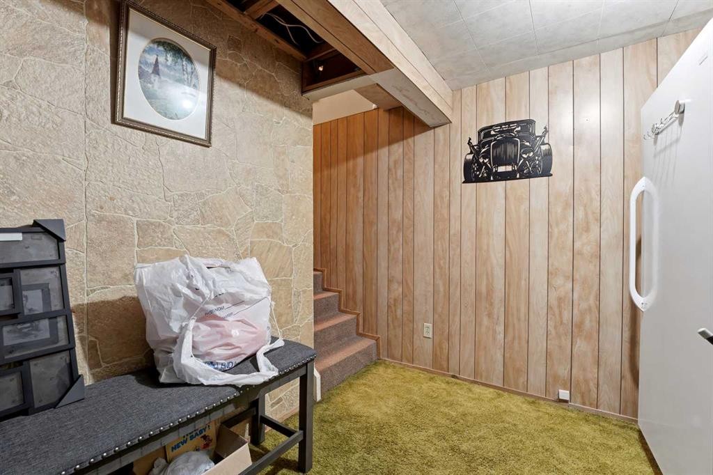 39 Greene Close, Red Deer, AB - Indoor Photo Showing Other Room