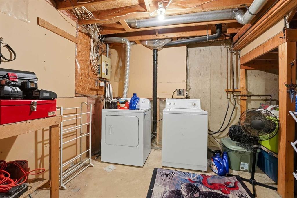 39 Greene Close, Red Deer, AB - Indoor Photo Showing Laundry Room
