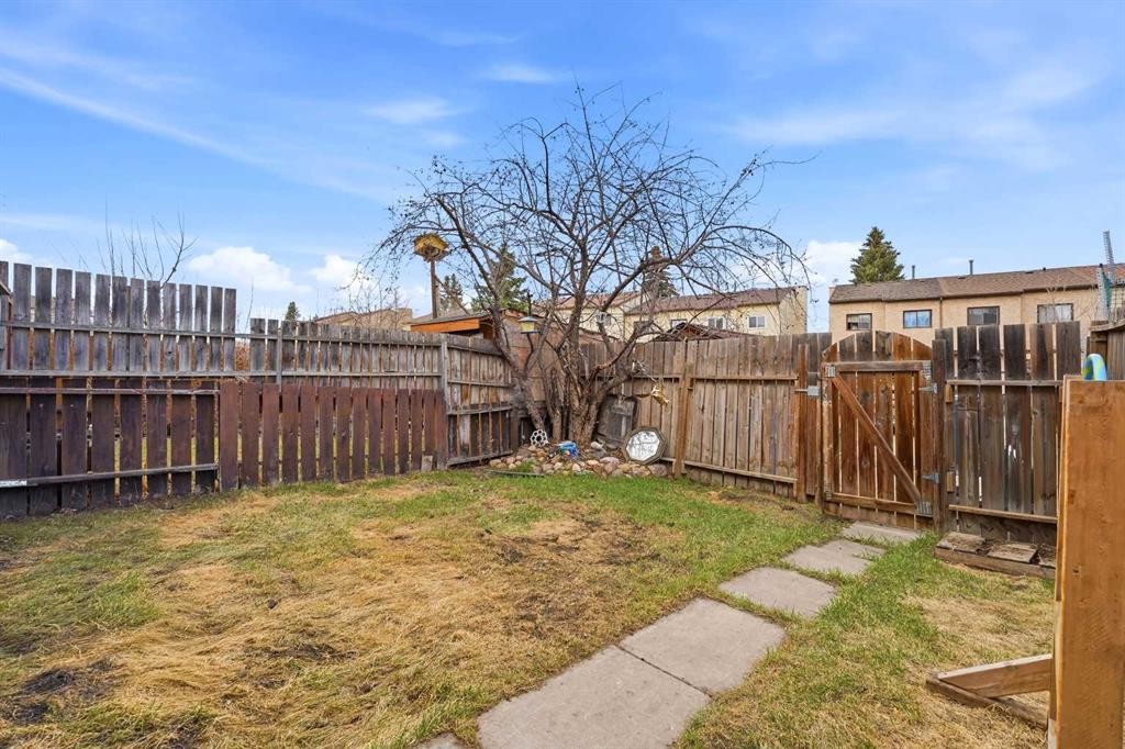 39 Greene Close, Red Deer, AB - Outdoor
