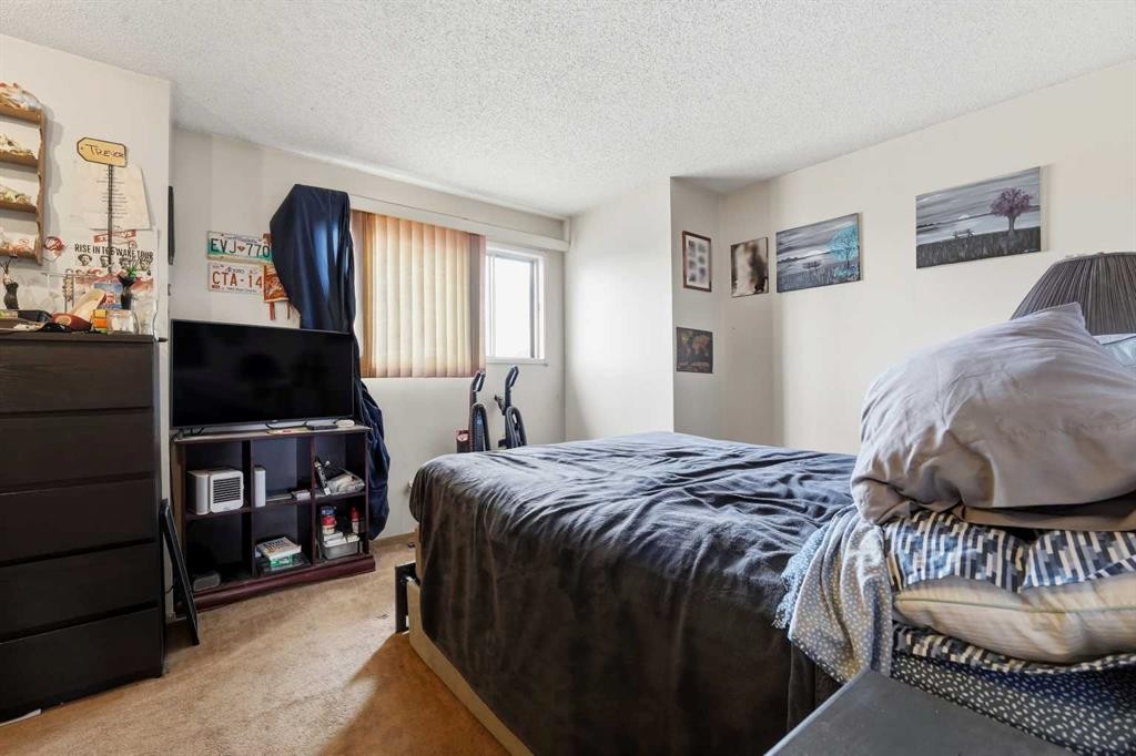 39 Greene Close, Red Deer, AB - Indoor Photo Showing Bedroom