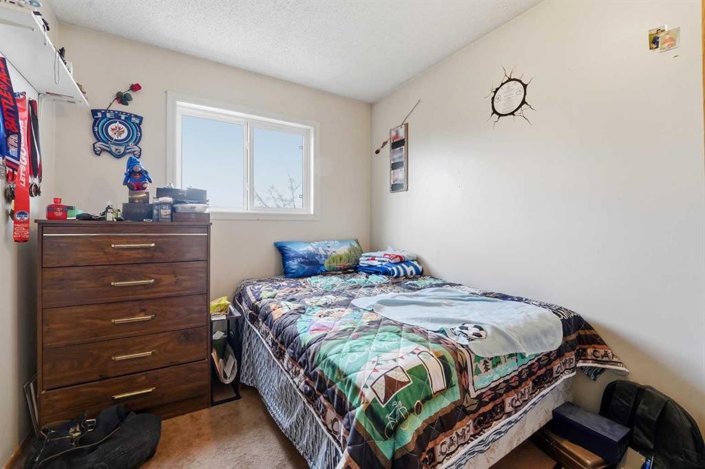 39 Greene Close, Red Deer, AB - Indoor Photo Showing Bedroom