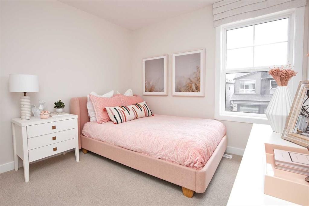 80 Emberside Grove, Cochrane, AB - Indoor Photo Showing Bedroom
