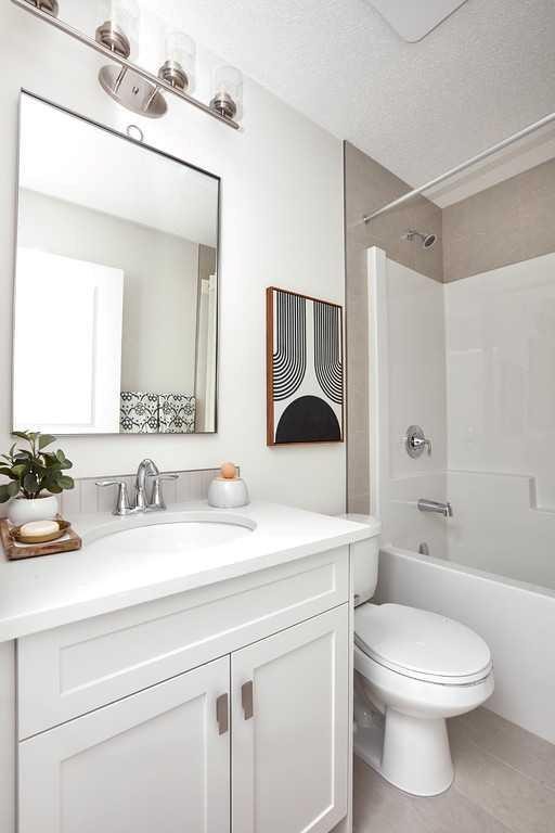 80 Emberside Grove, Cochrane, AB - Indoor Photo Showing Bathroom