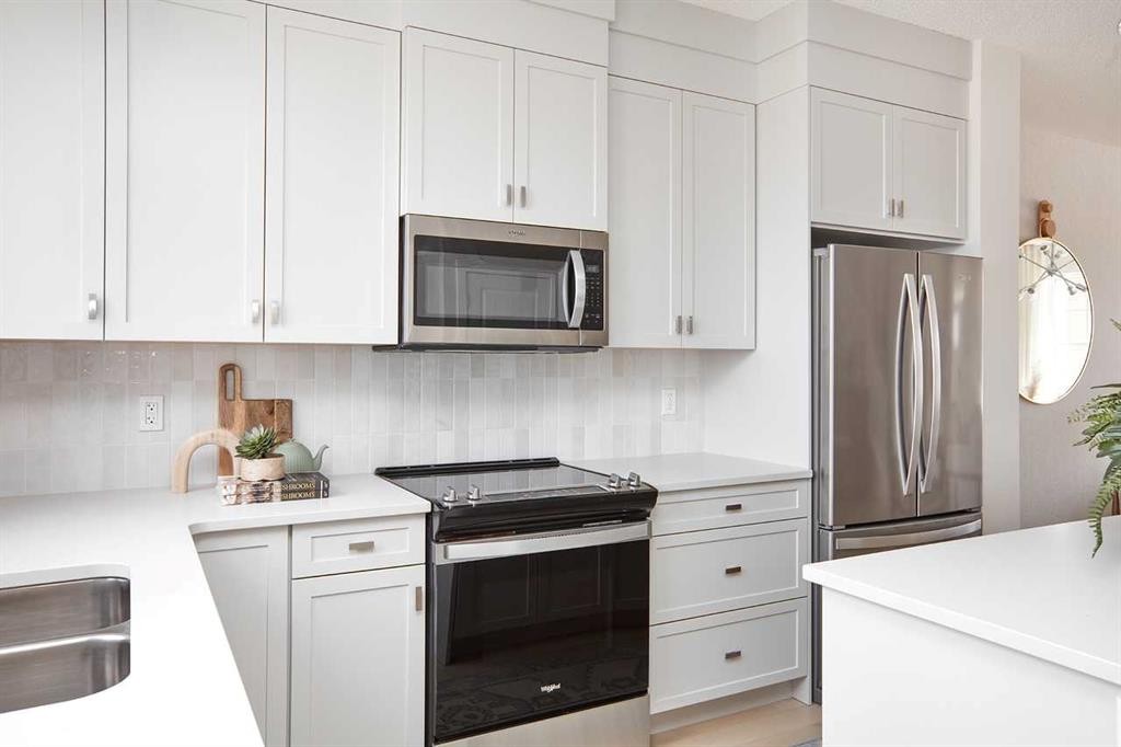 80 Emberside Grove, Cochrane, AB - Indoor Photo Showing Kitchen With Double Sink With Upgraded Kitchen