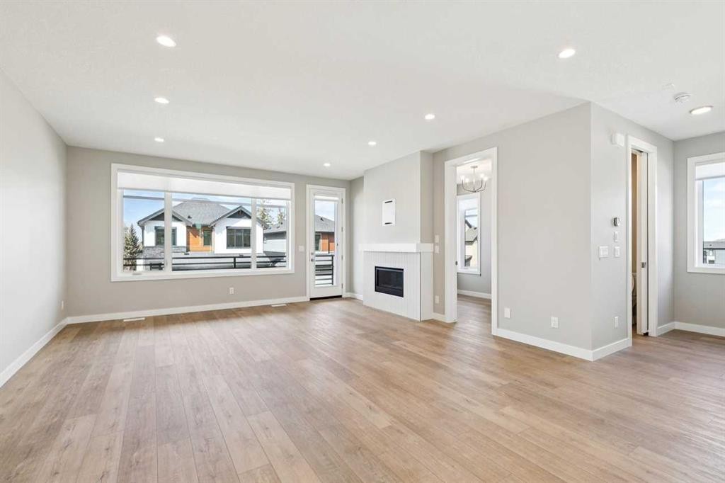 413 Shawnee Terrace Sw, Calgary, AB - Indoor Photo Showing Living Room