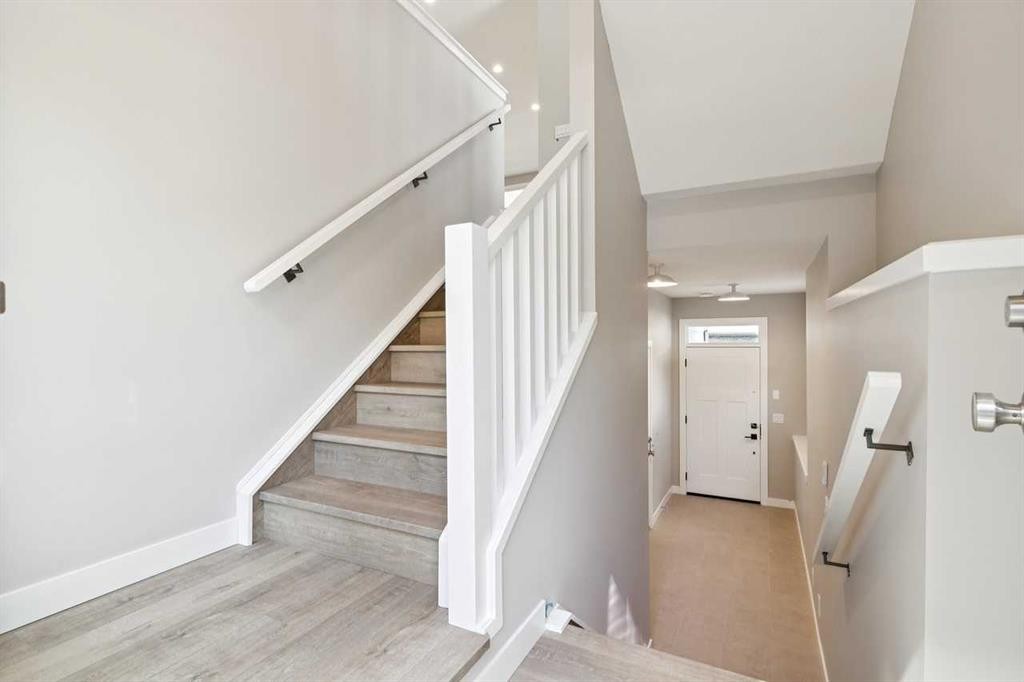 413 Shawnee Terrace Sw, Calgary, AB - Indoor Photo Showing Other Room