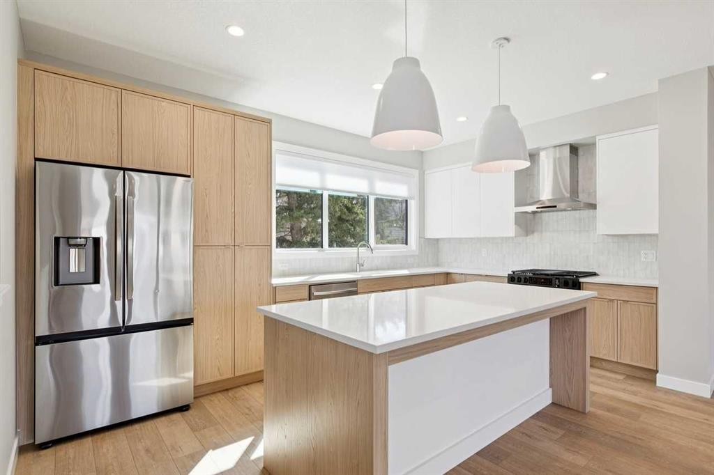 413 Shawnee Terrace Sw, Calgary, AB - Indoor Photo Showing Kitchen With Upgraded Kitchen