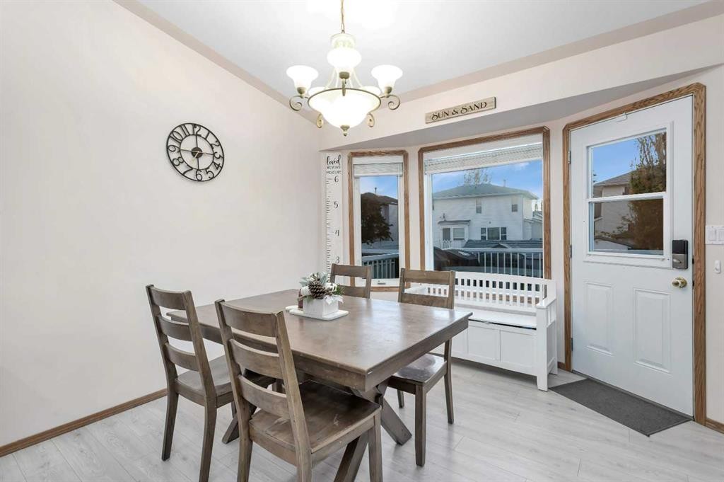 34 Lund Close, Red Deer, AB - Indoor Photo Showing Dining Room