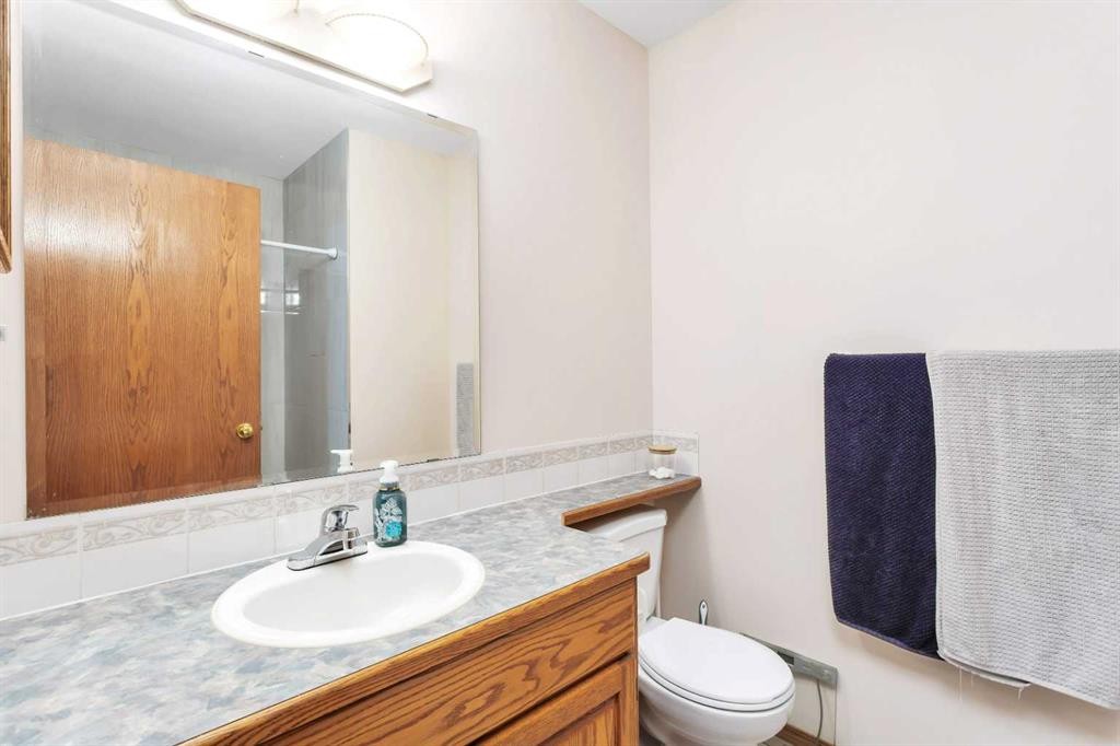 34 Lund Close, Red Deer, AB - Indoor Photo Showing Bathroom