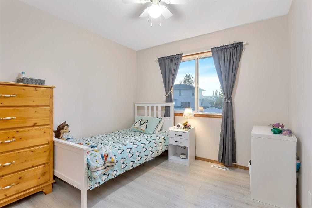 34 Lund Close, Red Deer, AB - Indoor Photo Showing Bedroom