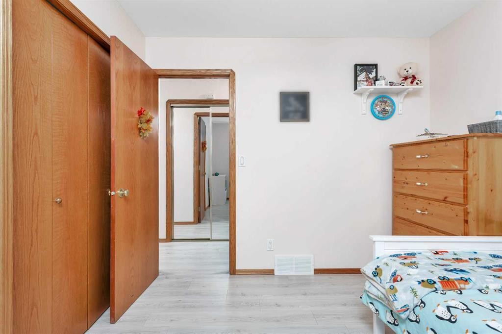 34 Lund Close, Red Deer, AB - Indoor Photo Showing Bedroom