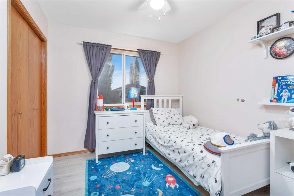 34 Lund Close, Red Deer, AB - Indoor Photo Showing Bedroom