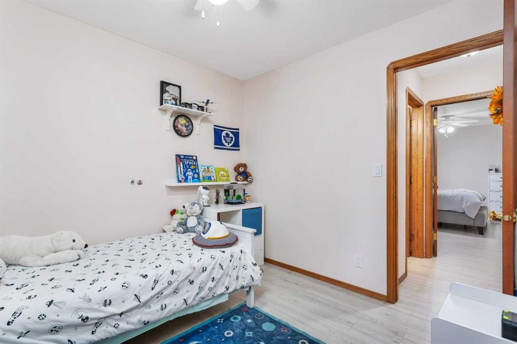 34 Lund Close, Red Deer, AB - Indoor Photo Showing Bedroom