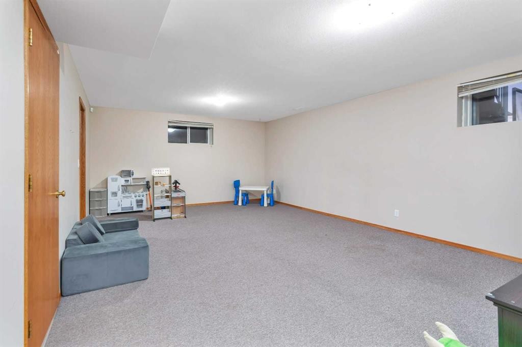 34 Lund Close, Red Deer, AB - Indoor Photo Showing Other Room