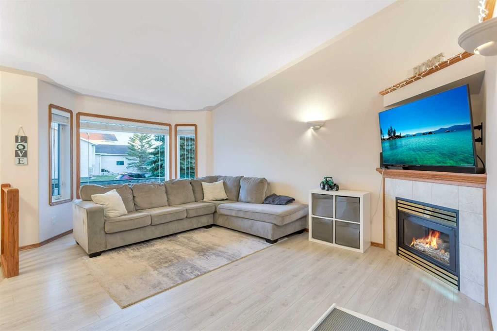 34 Lund Close, Red Deer, AB - Indoor Photo Showing Living Room With Fireplace