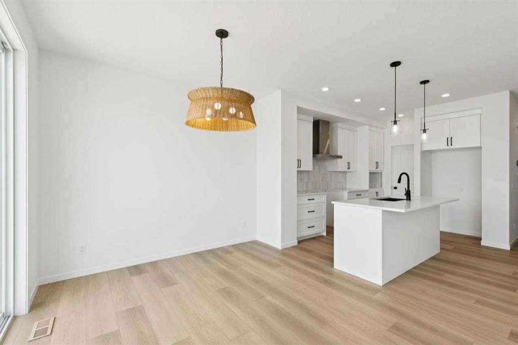 17 Southborough Common, Cochrane, AB - Indoor Photo Showing Kitchen