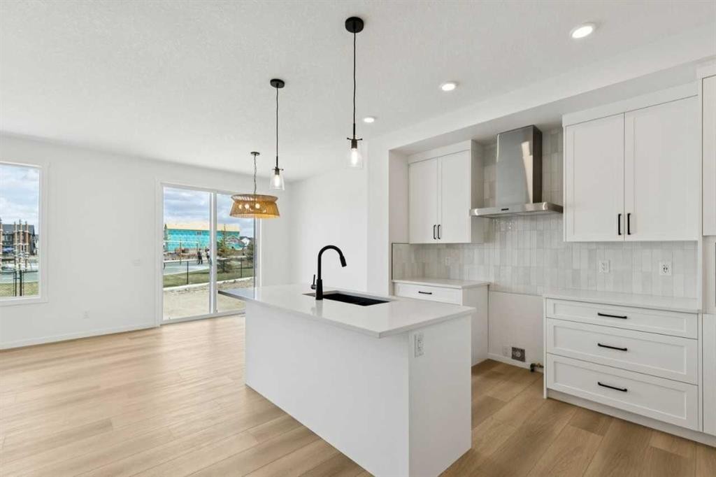 17 Southborough Common, Cochrane, AB - Indoor Photo Showing Kitchen With Upgraded Kitchen