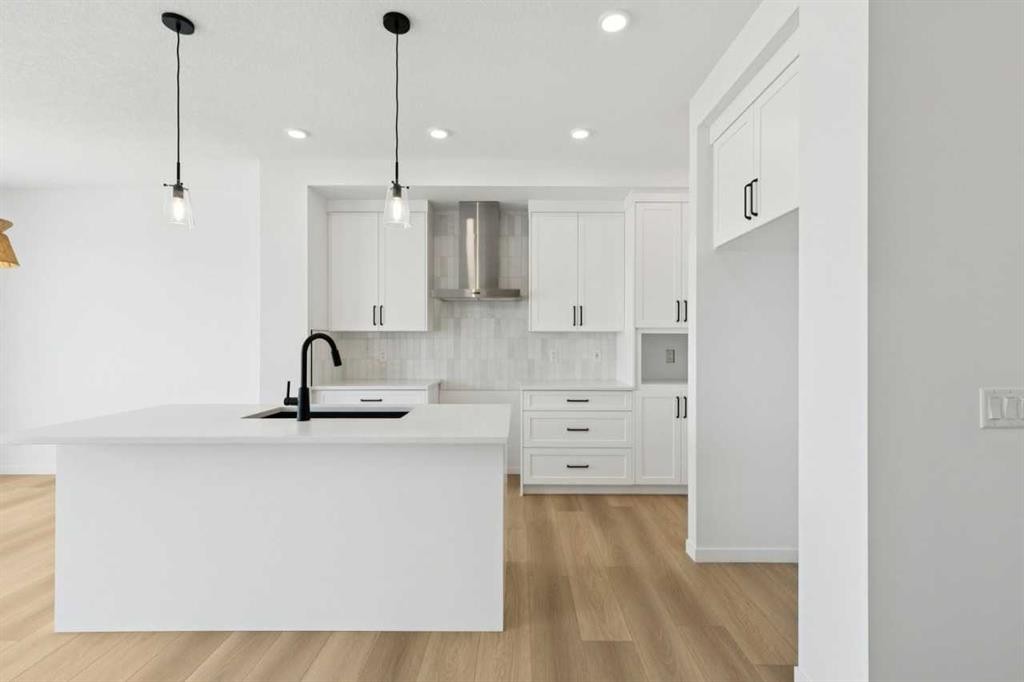 17 Southborough Common, Cochrane, AB - Indoor Photo Showing Kitchen