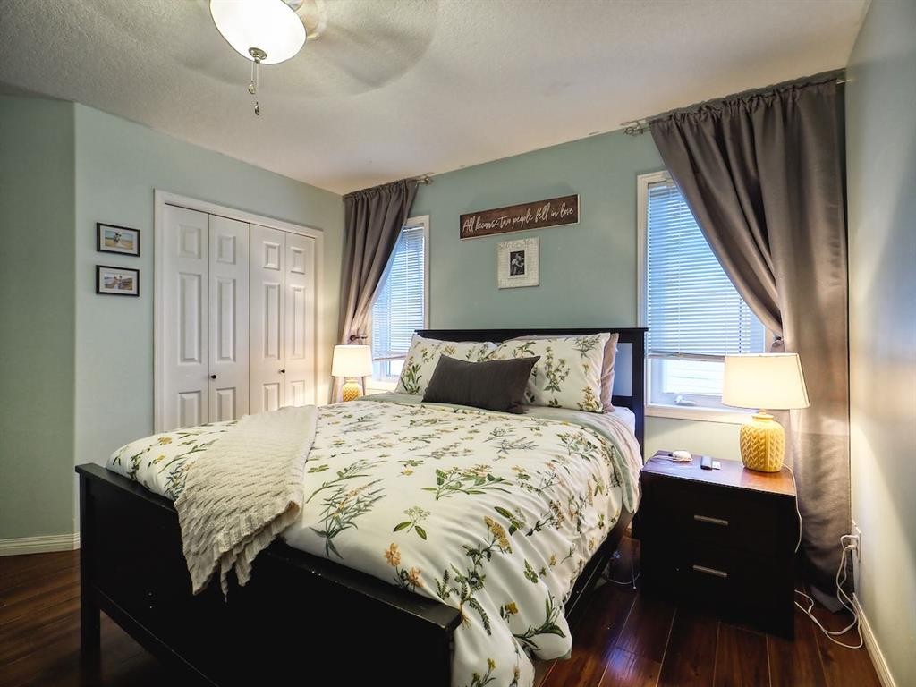 210 Bradford Crescent South, Three Hills, AB - Indoor Photo Showing Bedroom