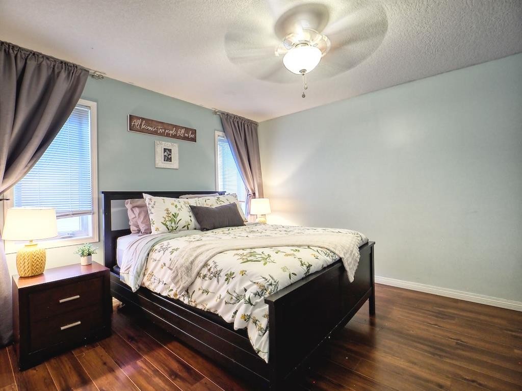 210 Bradford Crescent South, Three Hills, AB - Indoor Photo Showing Bedroom