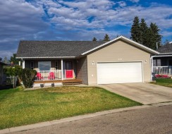210 Bradford Crescent SOUTHThree Hills, AB T0M 2A0