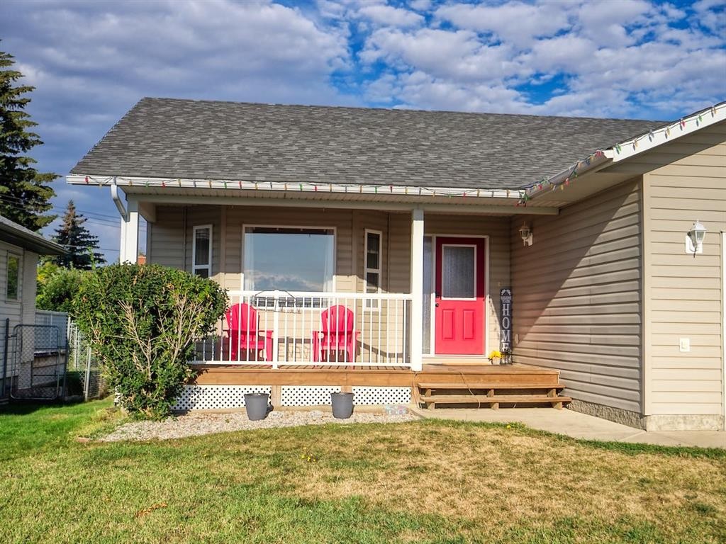 210 Bradford Crescent South, Three Hills, AB - Outdoor With Deck Patio Veranda