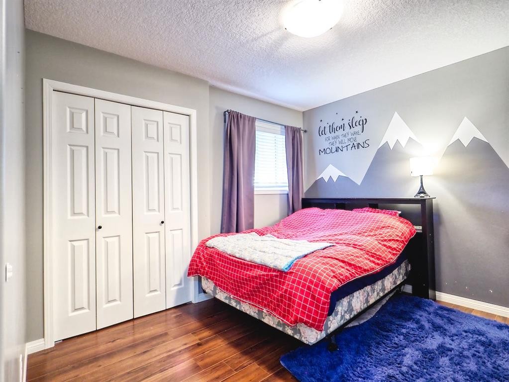 210 Bradford Crescent South, Three Hills, AB - Indoor Photo Showing Bedroom