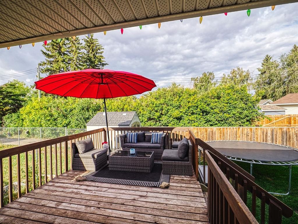 210 Bradford Crescent South, Three Hills, AB - Outdoor With Deck Patio Veranda With Exterior
