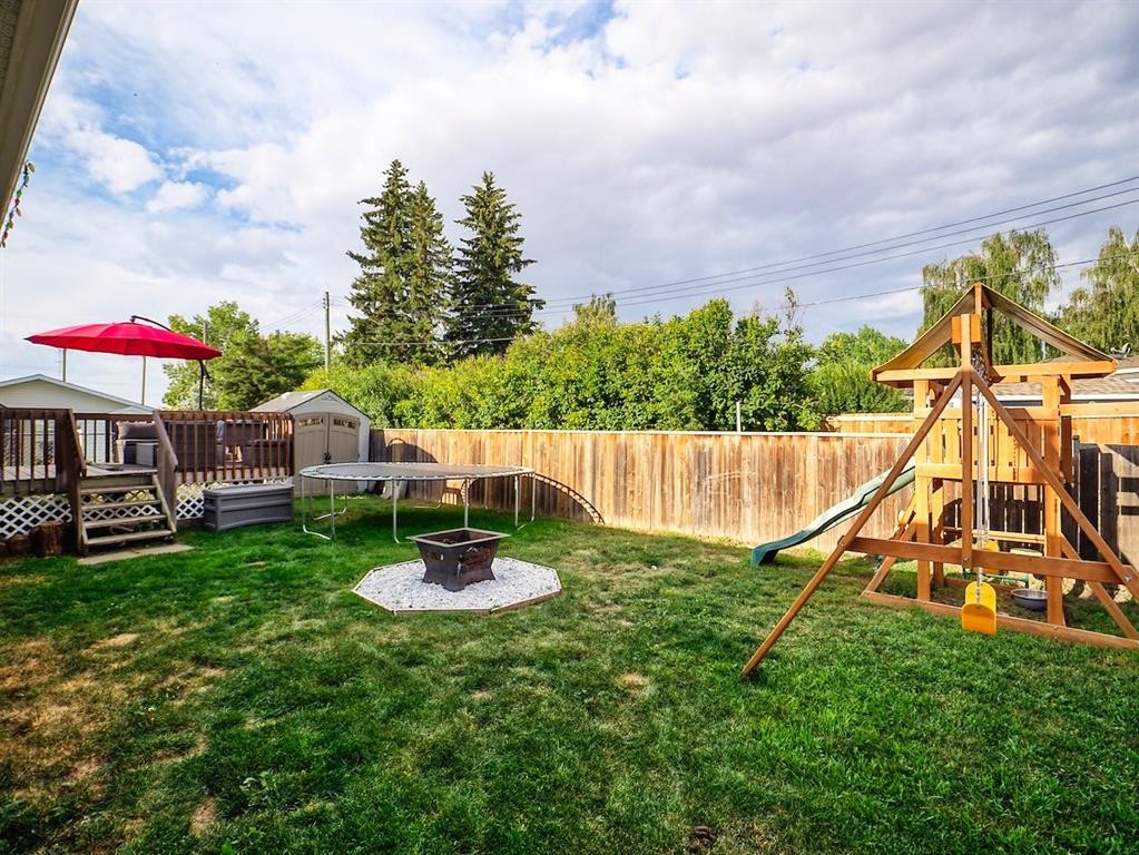 210 Bradford Crescent South, Three Hills, AB - Outdoor With Deck Patio Veranda
