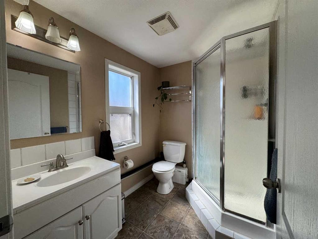462075 Range Road 33, Winfield, AB - Indoor Photo Showing Bathroom