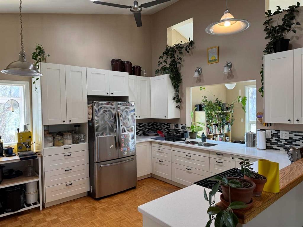 462075 Range Road 33, Winfield, AB - Indoor Photo Showing Kitchen With Double Sink