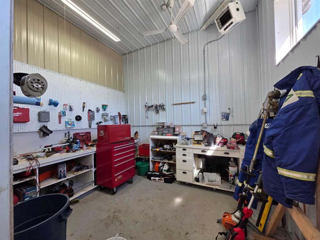 462075 Range Road 33, Winfield, AB - Indoor