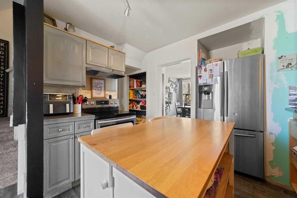 117 James Street, Bittern Lake, AB - Indoor Photo Showing Kitchen