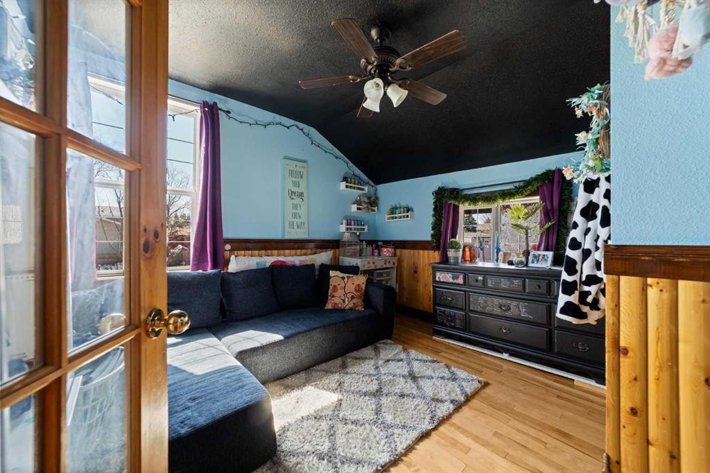 117 James Street, Bittern Lake, AB - Indoor Photo Showing Living Room