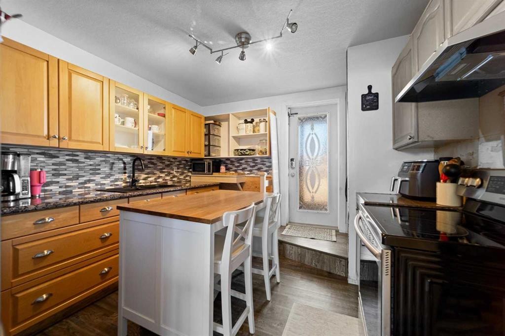 117 James Street, Bittern Lake, AB - Indoor Photo Showing Kitchen