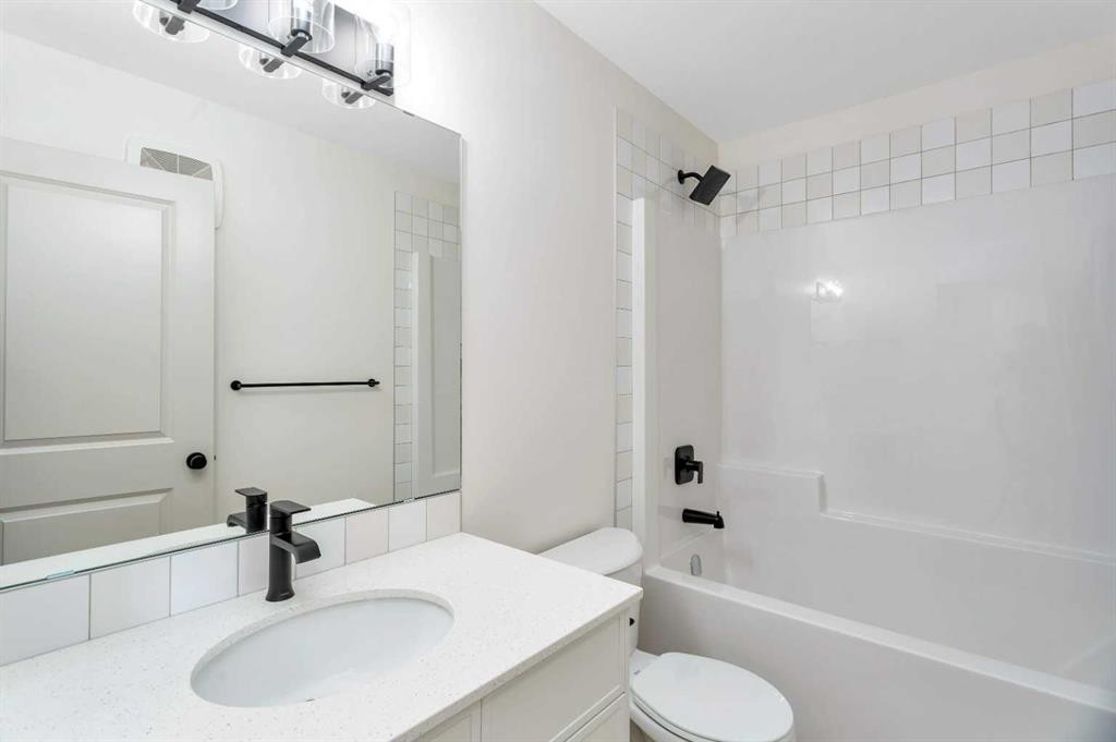 157 Athens Road, Blackfalds, AB - Indoor Photo Showing Bathroom