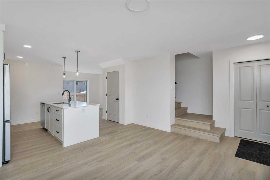 157 Athens Road, Blackfalds, AB - Indoor Photo Showing Kitchen