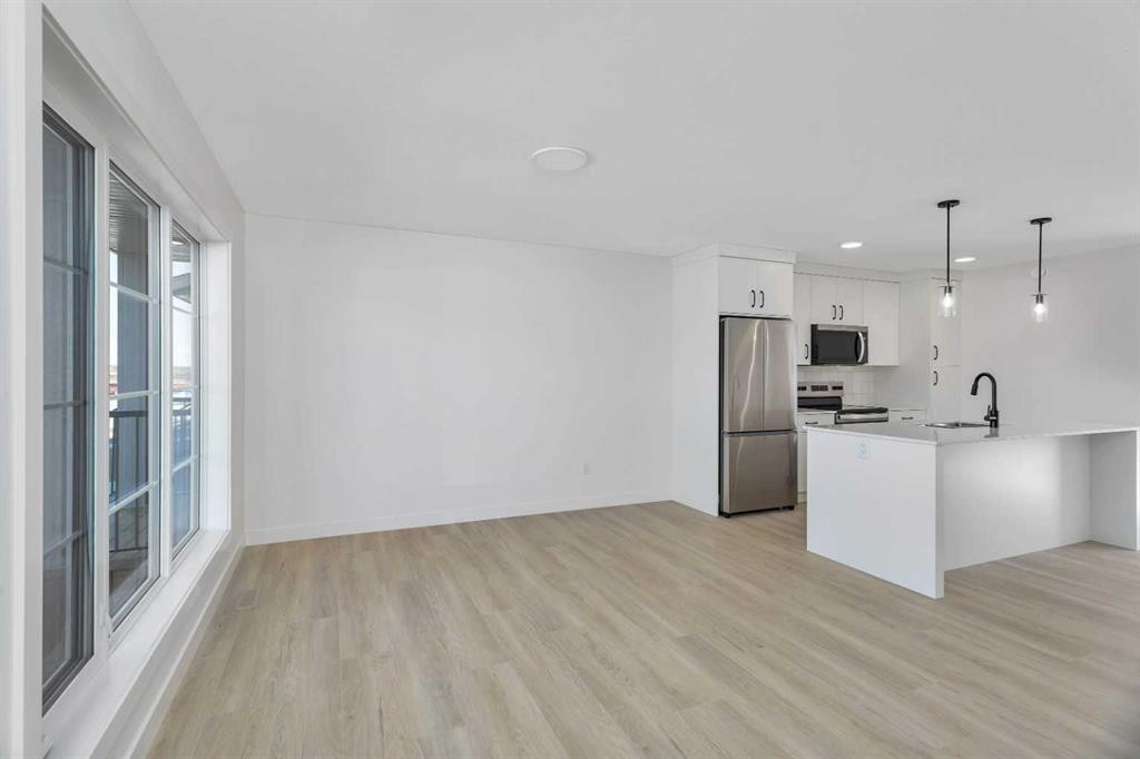 157 Athens Road, Blackfalds, AB - Indoor Photo Showing Kitchen