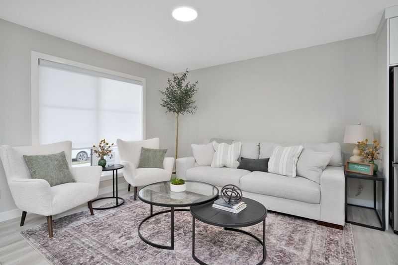206 Cambridge Way, Sylvan Lake, AB - Indoor Photo Showing Living Room