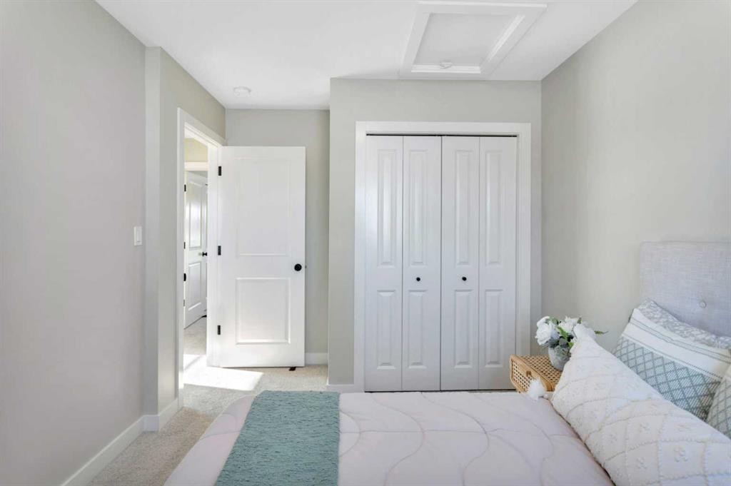 206 Cambridge Way, Sylvan Lake, AB - Indoor Photo Showing Bedroom